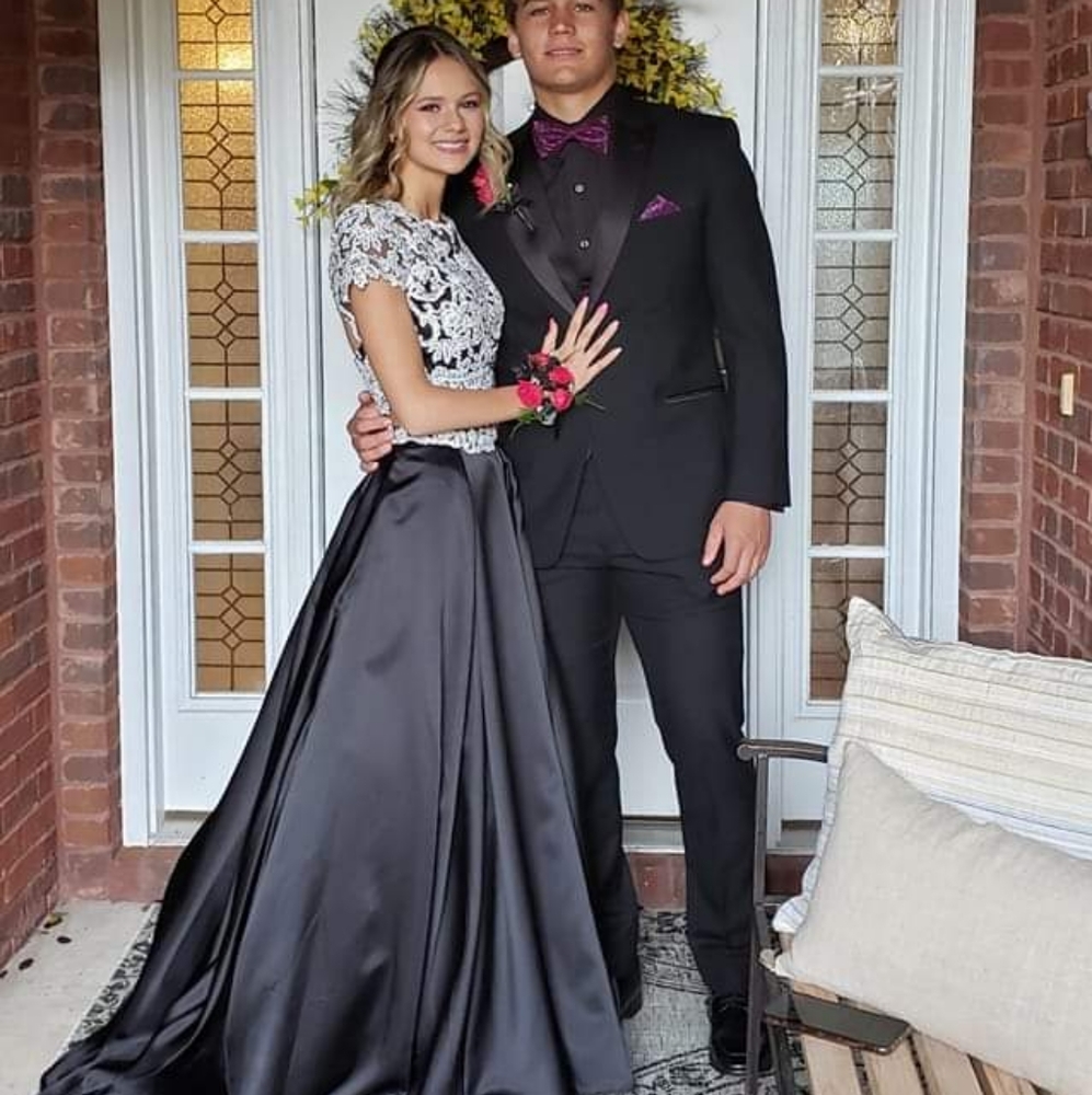 Black & white sequin 2 piece formal prom dress size 00